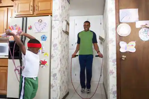  father skipping rope with son=